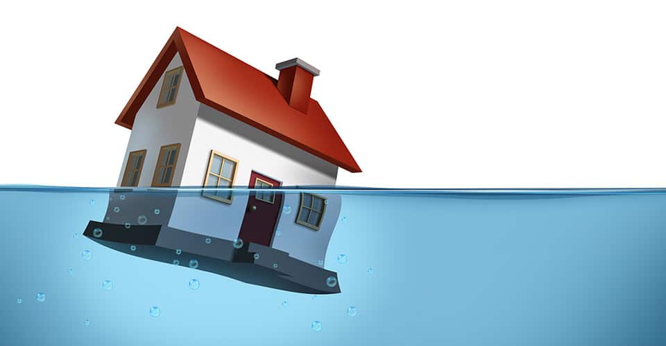 Cómo refinanciar tu hipoteca si tienes buen crédito, pero estás bajo el agua
